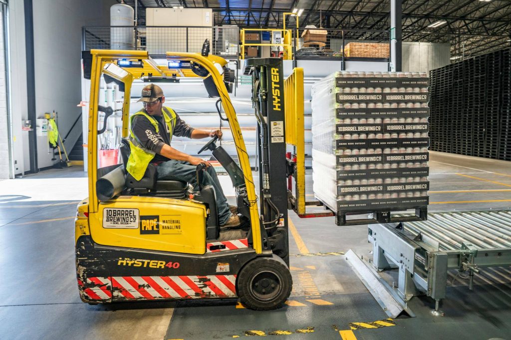 Comparing dedicated and shared warehousing options